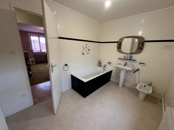 Image No.10-5 Bed House for sale