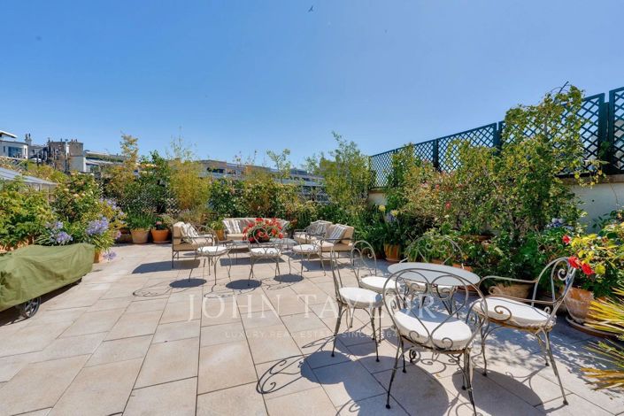 Image No.21-7 Bed House for sale