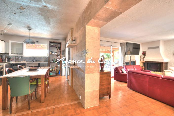 Image No.15-3 Bed House for sale