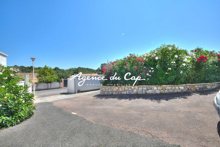 Image No.16-3 Bed House for sale