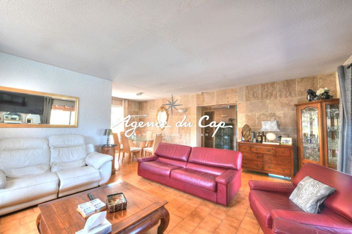 Image No.8-3 Bed House for sale