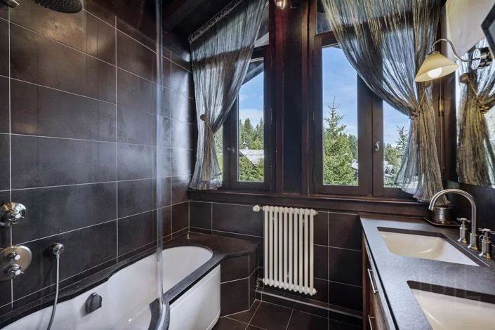 Image No.20-5 Bed House for sale