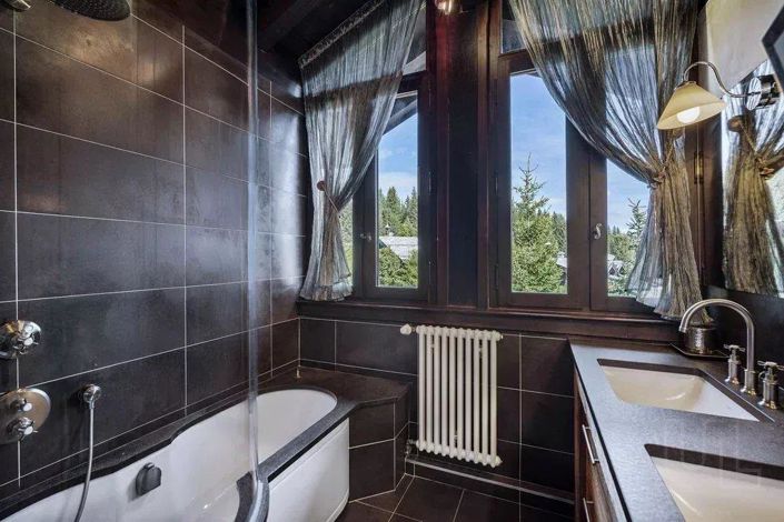 Image No.7-5 Bed House for sale