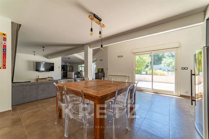 Image No.5-4 Bed House for sale