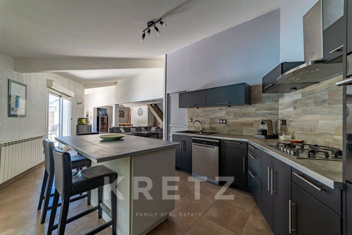 Image No.7-4 Bed House for sale