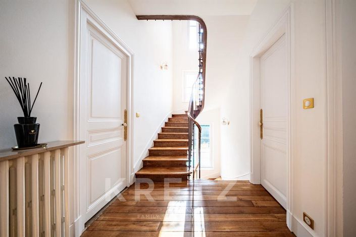 Image No.9-7 Bed House for sale