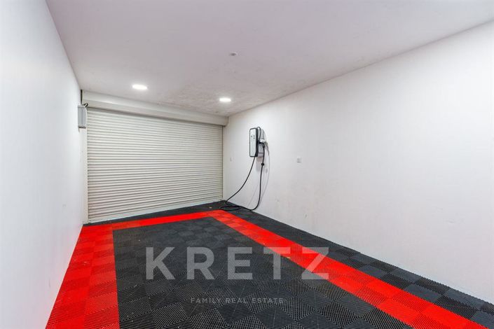 Image No.9-5 Bed House for sale