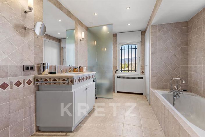 Image No.11-5 Bed House for sale