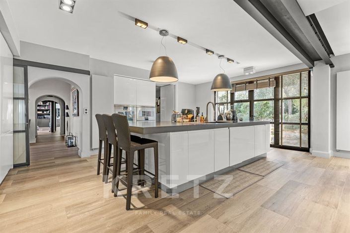 Image No.5-5 Bed House for sale