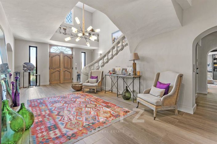 Image No.6-5 Bed House for sale