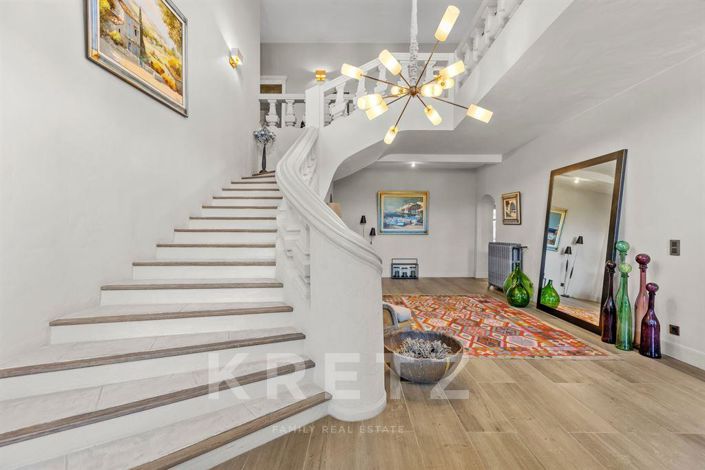 Image No.7-5 Bed House for sale