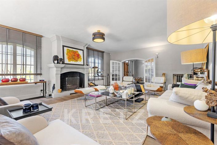 Image No.8-5 Bed House for sale