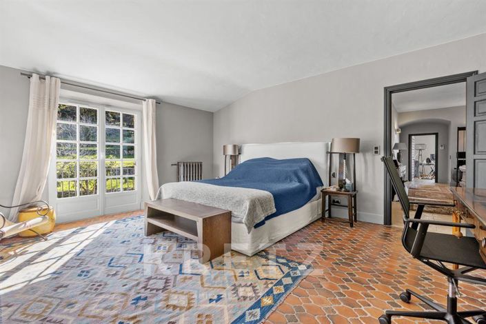 Image No.9-5 Bed House for sale