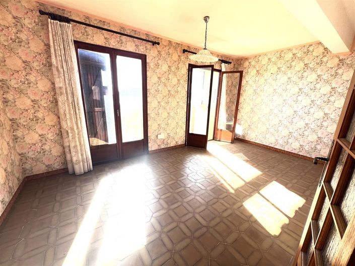 Image No.6-6 Bed House for sale