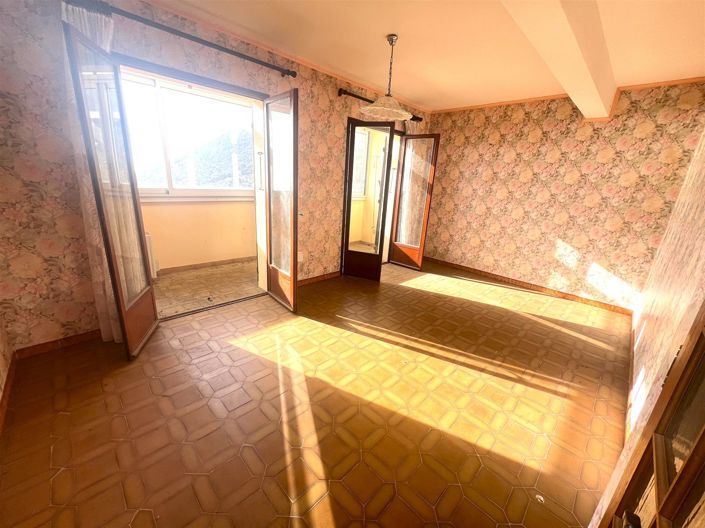 Image No.8-6 Bed House for sale