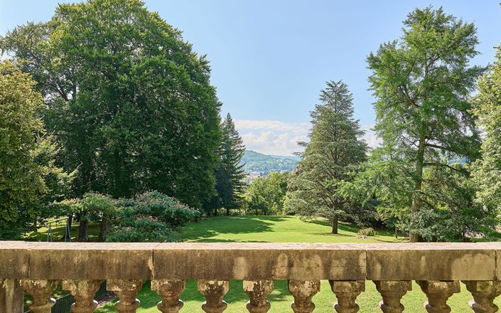 Image No.10-6 Bed Property for sale