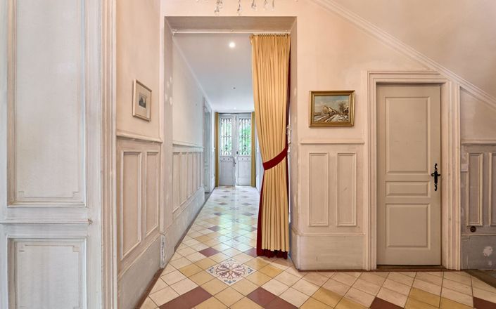 Image No.16-6 Bed Property for sale