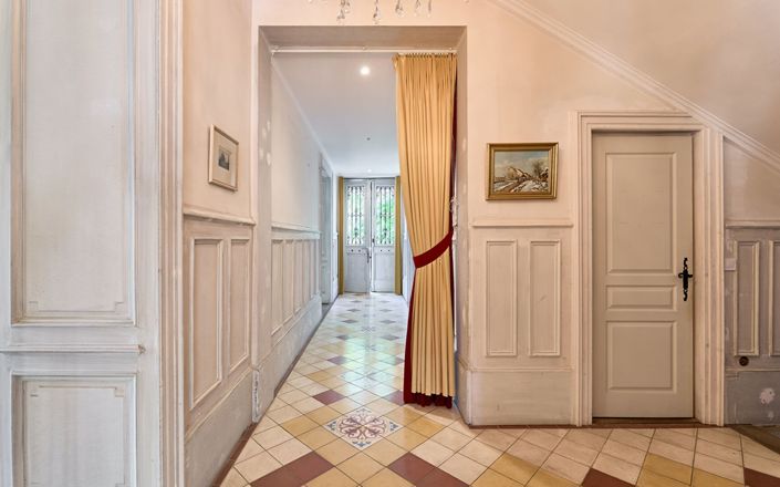Image No.16-6 Bed Property for sale