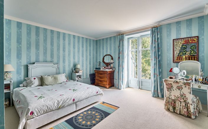 Image No.18-6 Bed Property for sale