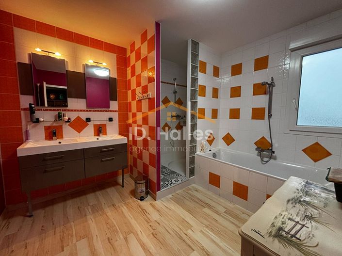 Image No.13-4 Bed House for sale