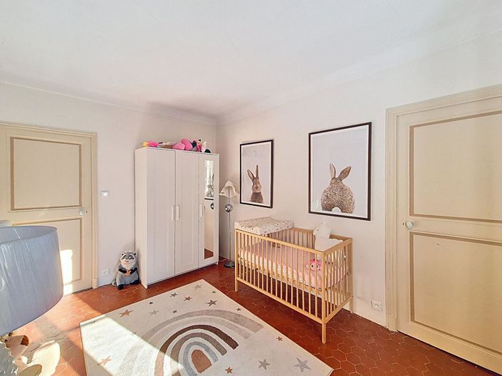 Image No.10-6 Bed Property for sale