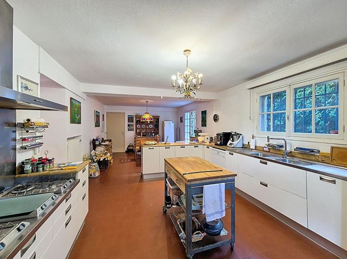 Image No.7-6 Bed Property for sale