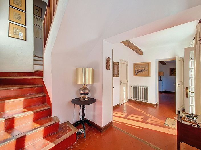 Image No.8-6 Bed Property for sale