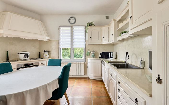 Image No.10-4 Bed House for sale