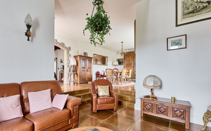 Image No.9-4 Bed House for sale