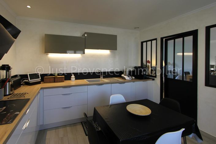 Image No.2-4 Bed House for sale