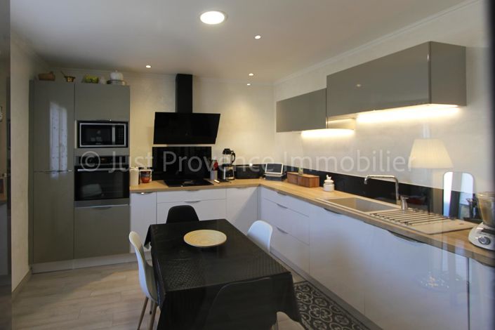 Image No.8-4 Bed House for sale