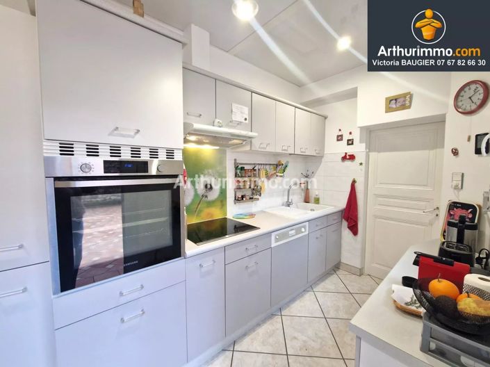Image No.8-5 Bed House for sale