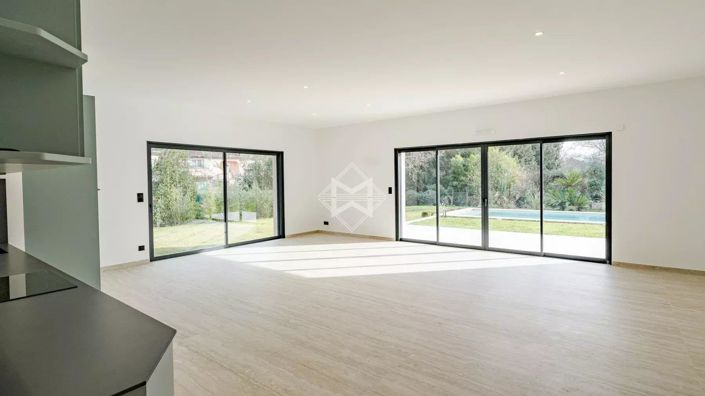 Image No.3-3 Bed House for sale