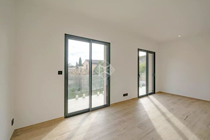 Image No.9-3 Bed House for sale