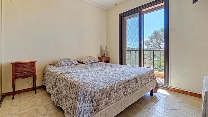 Image No.12-4 Bed House for sale