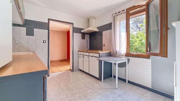 Image No.16-4 Bed House for sale