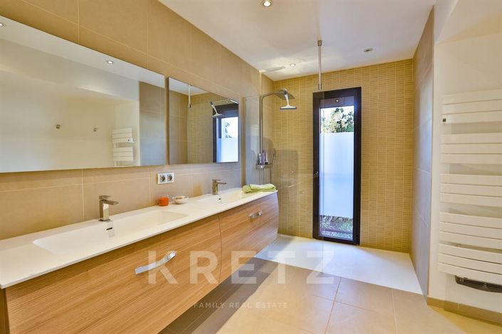 Image No.14-7 Bed House for sale