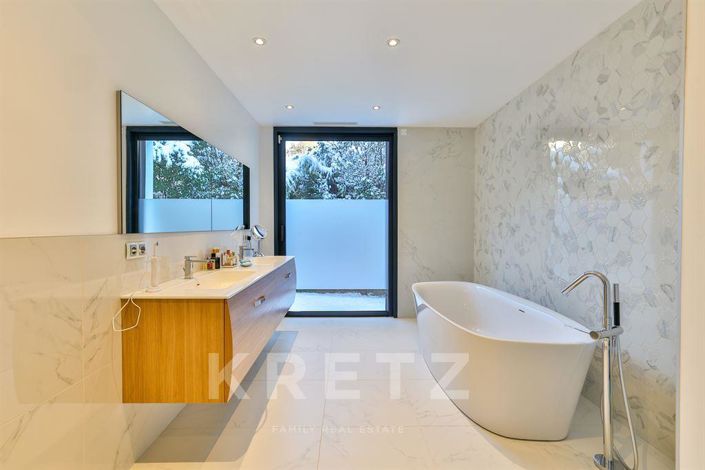 Image No.16-7 Bed House for sale