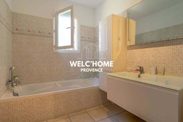 Image No.11-3 Bed House for sale