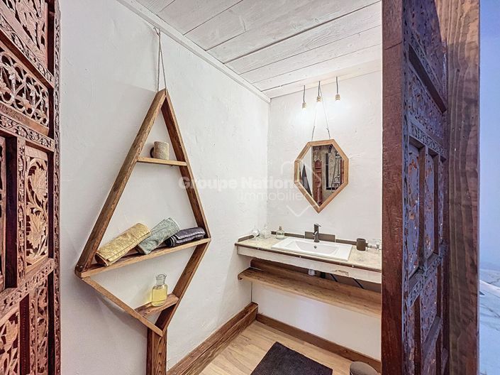 Image No.22-5 Bed Property for sale