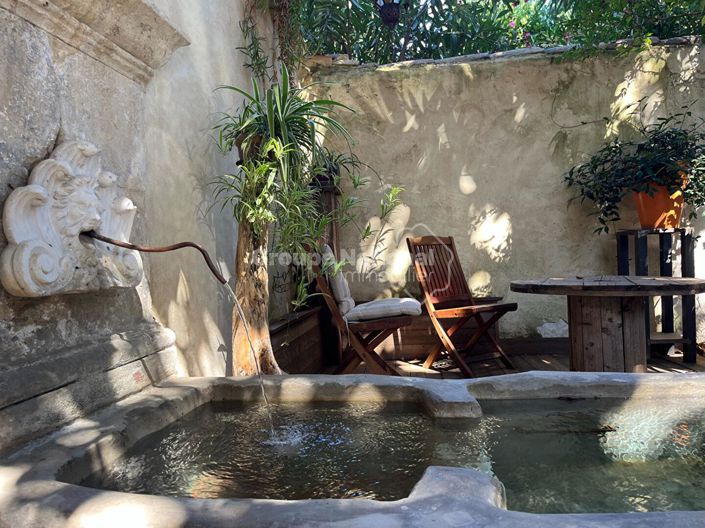 Image No.26-5 Bed Property for sale