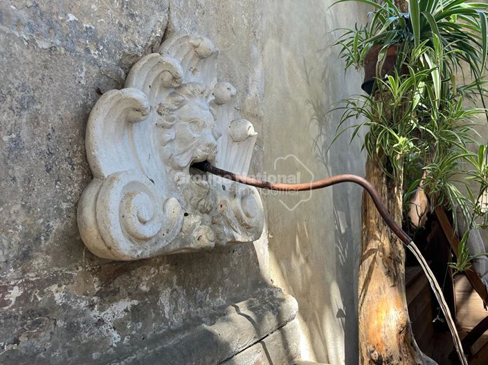 Image No.27-5 Bed Property for sale