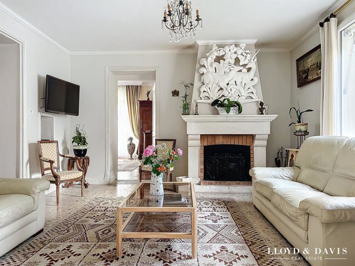 Image No.3-5 Bed House for sale