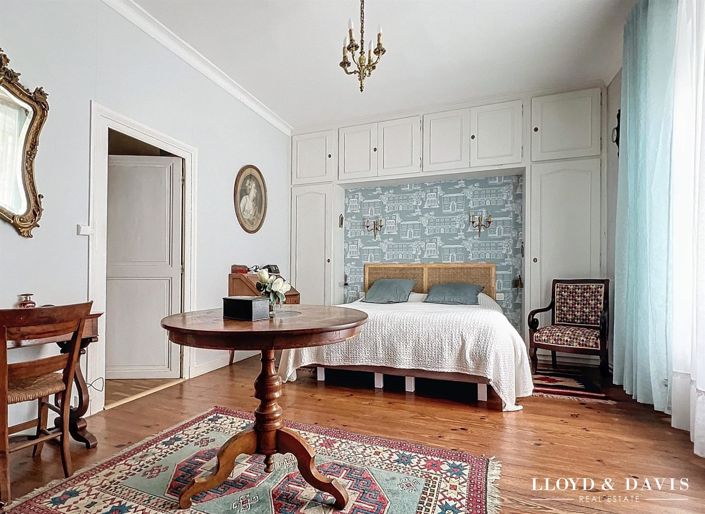 Image No.6-5 Bed House for sale