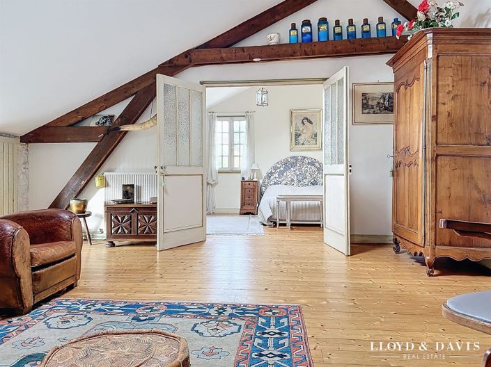 Image No.8-5 Bed House for sale