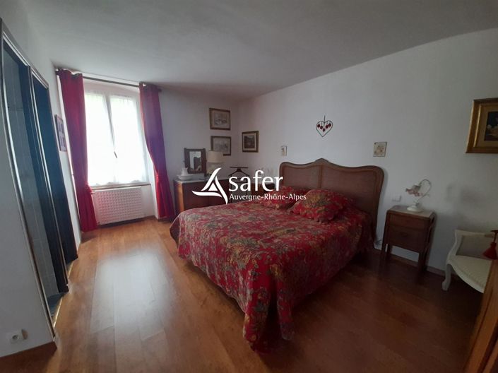 Image No.9-5 Bed House for sale