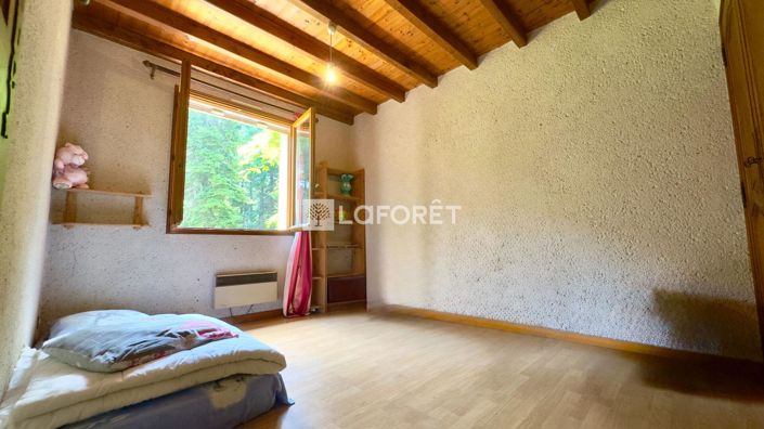 Image No.10-3 Bed House for sale