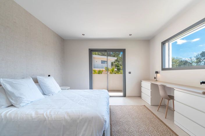 Image No.16-4 Bed House for sale