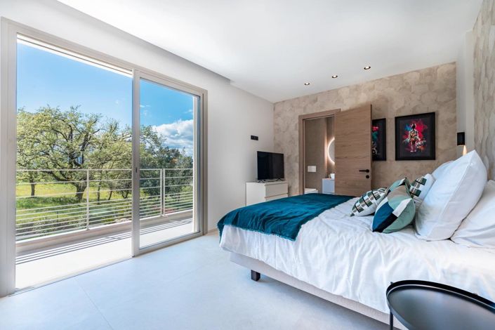 Image No.18-4 Bed House for sale