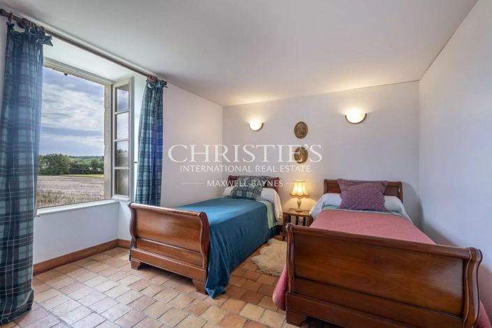 Image No.19-4 Bed House for sale